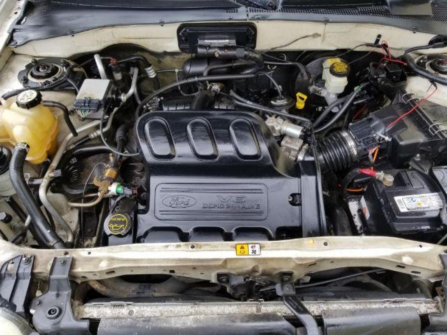 2004 Oxford White Ford Escape XLT 4WD (1FMYU93114D) with an 3.0L V6 DOHC 24V engine, 4-Speed Automatic transmission, located at 1821 N Montana Ave., Helena, MT, 59601, 0.000000, 0.000000 - Photo#13