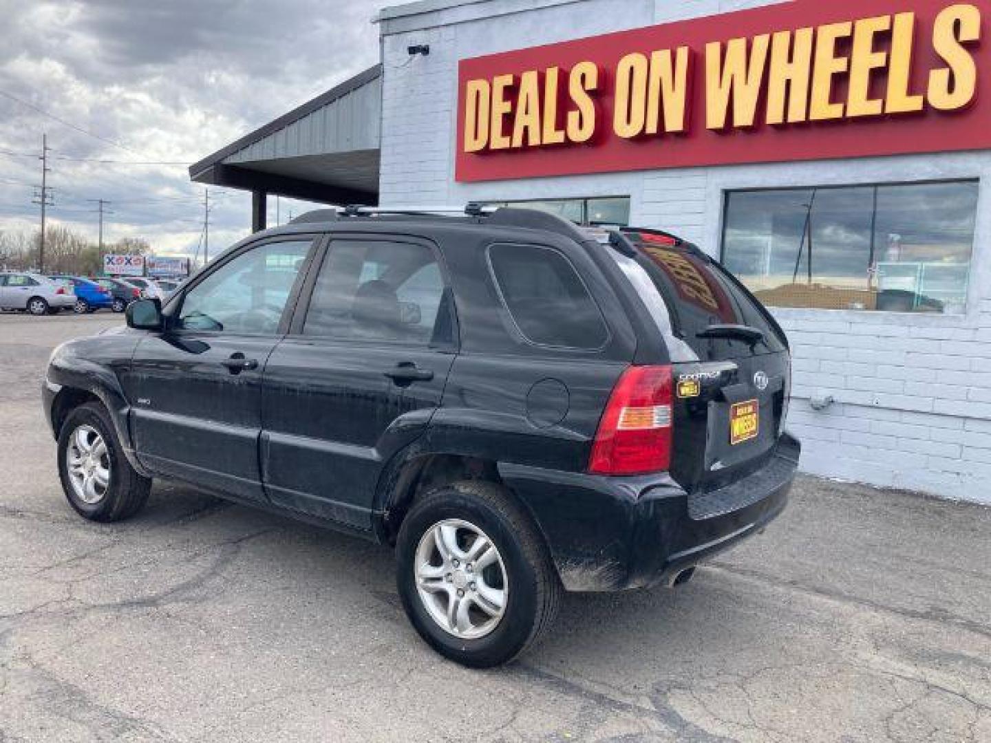 2005 Kia Sportage LX V6 4WD (KNDJE723657) with an 2.7L V6 DOHC 24V engine, 4-Speed Automatic transmission, located at 4047 Montana Ave., Billings, MT, 59101, 45.770847, -108.529800 - Photo#3