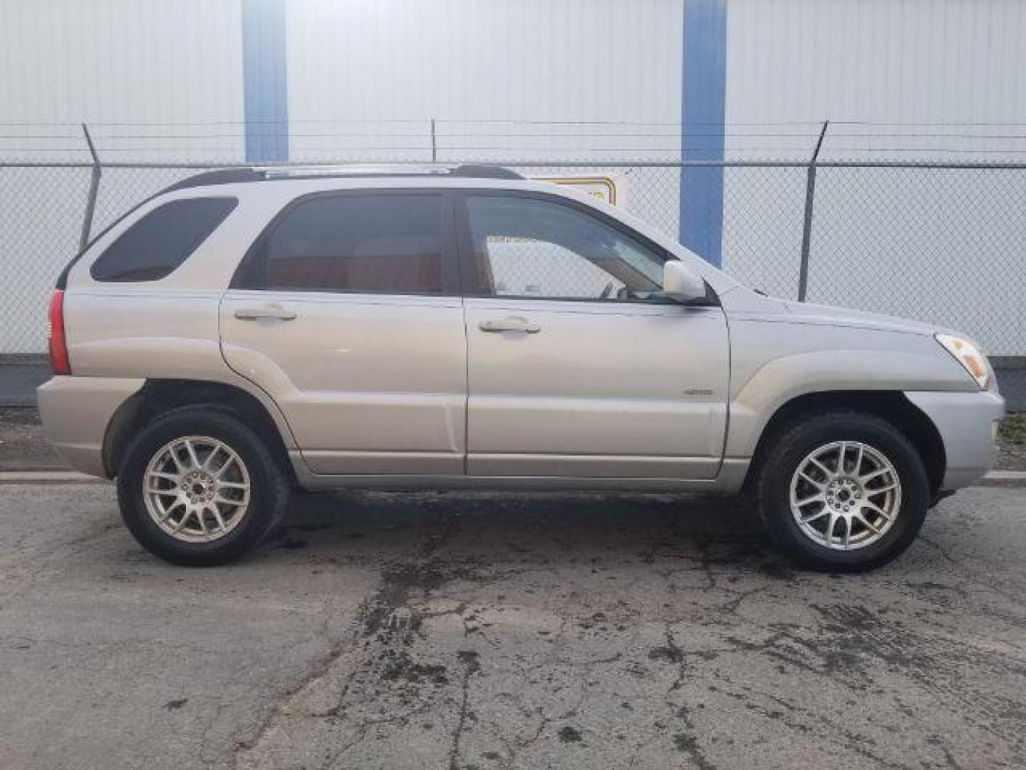 2005 Kia Sportage LX V6 4WD (KNDJE723257) with an 2.7L V6 DOHC 24V engine, 4-Speed Automatic transmission, located at 4047 Montana Ave., Billings, MT, 59101, 45.770847, -108.529800 - Photo#3