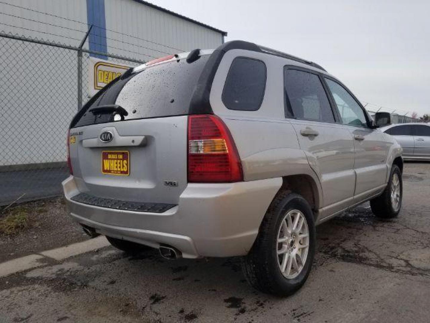 2005 Kia Sportage LX V6 4WD (KNDJE723257) with an 2.7L V6 DOHC 24V engine, 4-Speed Automatic transmission, located at 4047 Montana Ave., Billings, MT, 59101, 45.770847, -108.529800 - Photo#4
