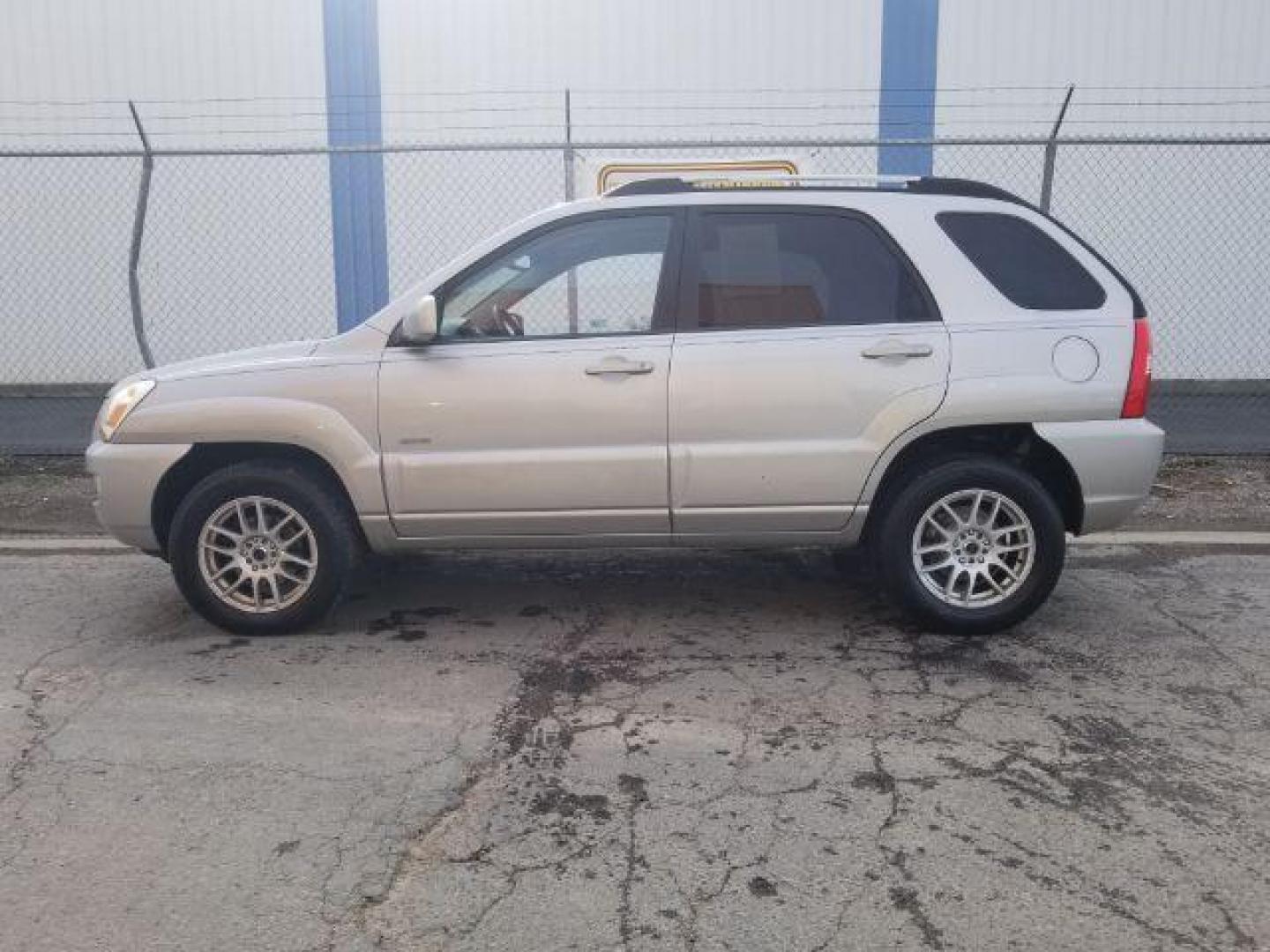 2005 Kia Sportage LX V6 4WD (KNDJE723257) with an 2.7L V6 DOHC 24V engine, 4-Speed Automatic transmission, located at 4047 Montana Ave., Billings, MT, 59101, 45.770847, -108.529800 - Photo#6
