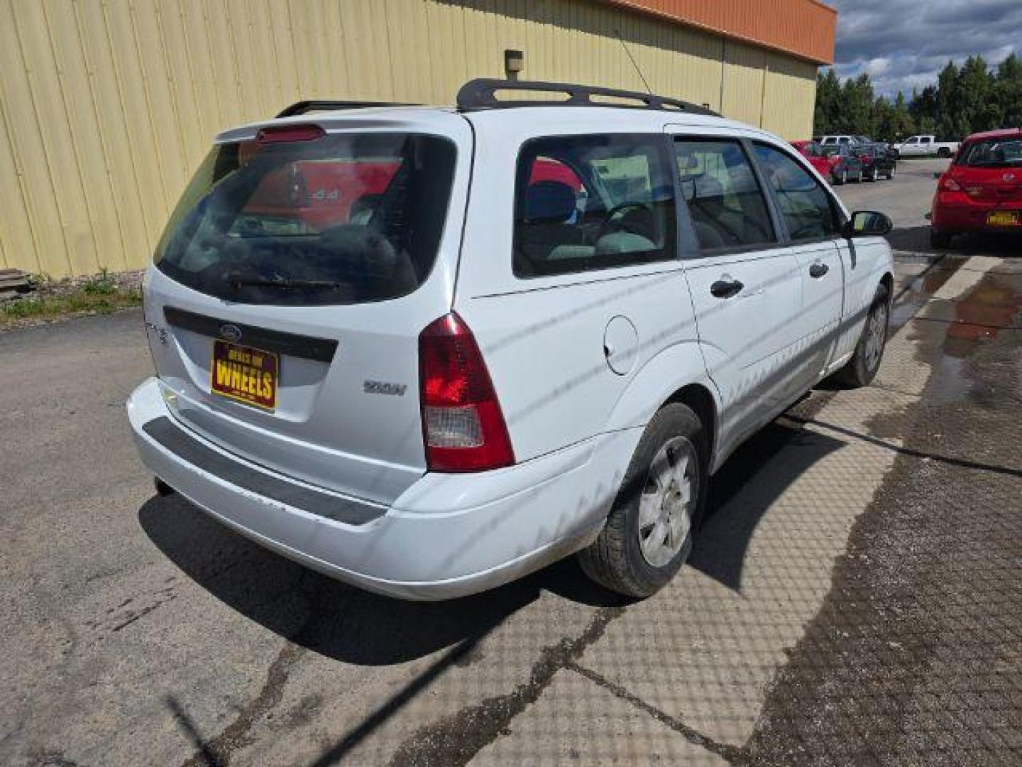 2006 Ford Focus ZXW (1FAFP36NX6W) with an Duratec 2L I-4 DOHC engine, located at 4801 10th Ave S,, Great Falls, MT, 59405, 0.000000, 0.000000 - Photo#3