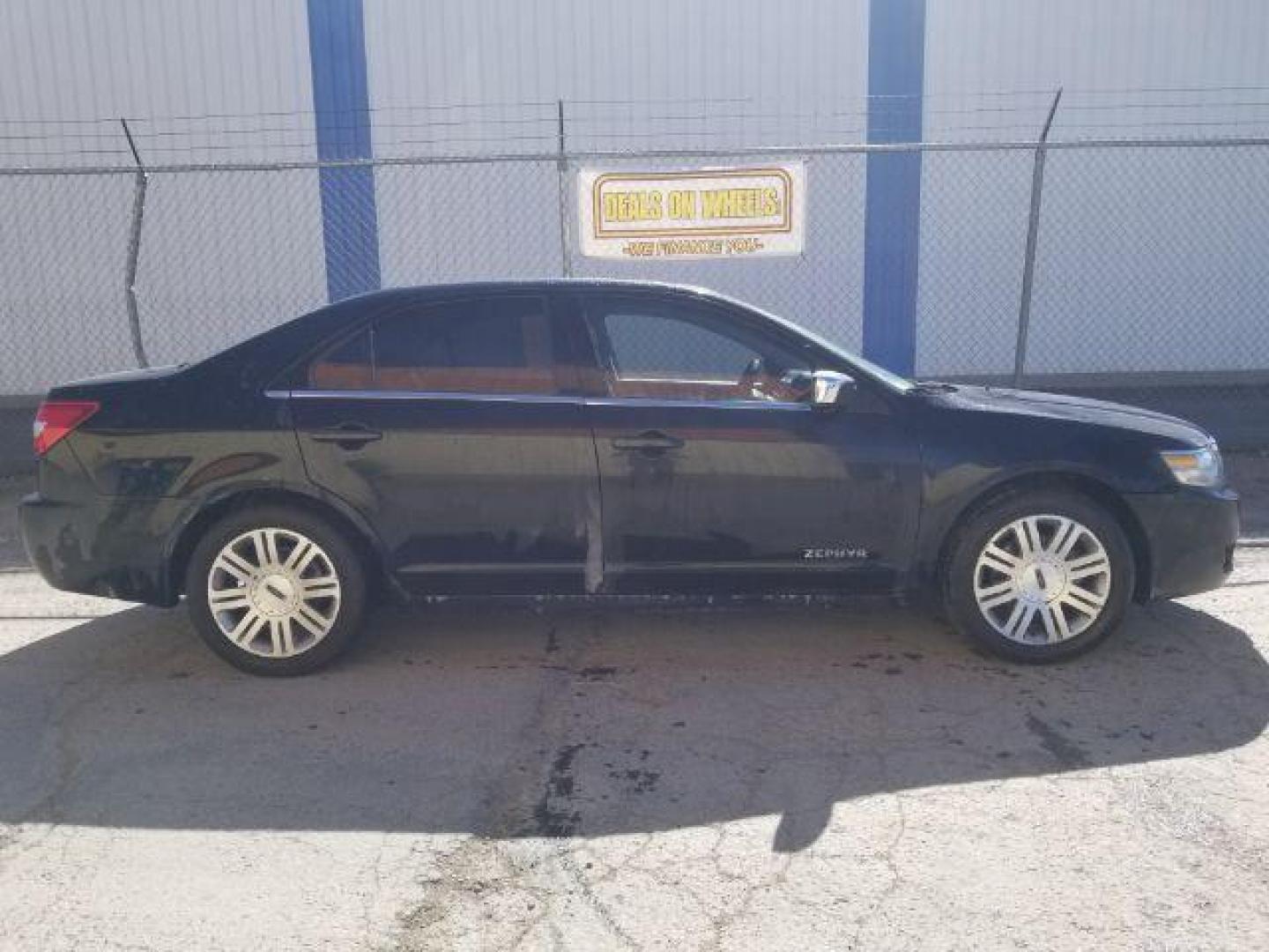 2006 Lincoln Zephyr Base (3LNHM26196R) with an 3.0L V6 DOHC 24V engine, 6-Speed Automatic transmission, located at 4047 Montana Ave., Billings, MT, 59101, 45.770847, -108.529800 - Photo#3