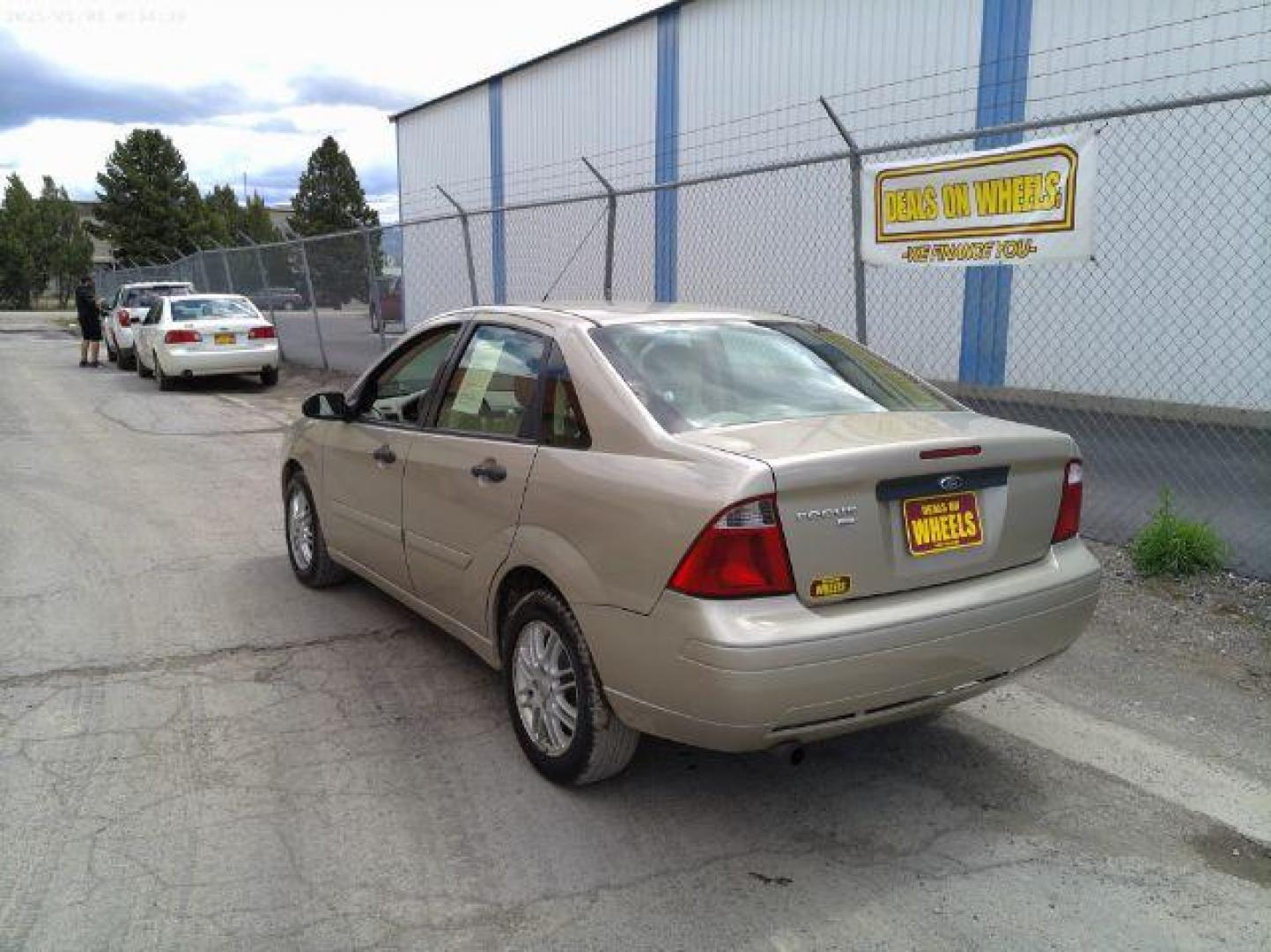 2007 Ford Focus S | SE | SES (1FAFP34N97W) with an Duratec 2L I-4 DOHC engine, located at 601 E. Idaho St., Kalispell, MT, 59901, 0.000000, 0.000000 - Photo#2