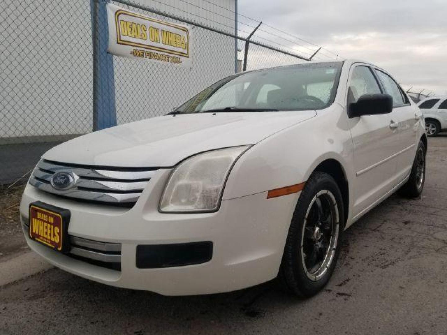 2008 Ford Fusion S (3FAHP06Z58R) with an 2.3L L4 DOHC 16V engine, located at 601 E. Idaho St., Kalispell, MT, 59901, 0.000000, 0.000000 - Photo#0