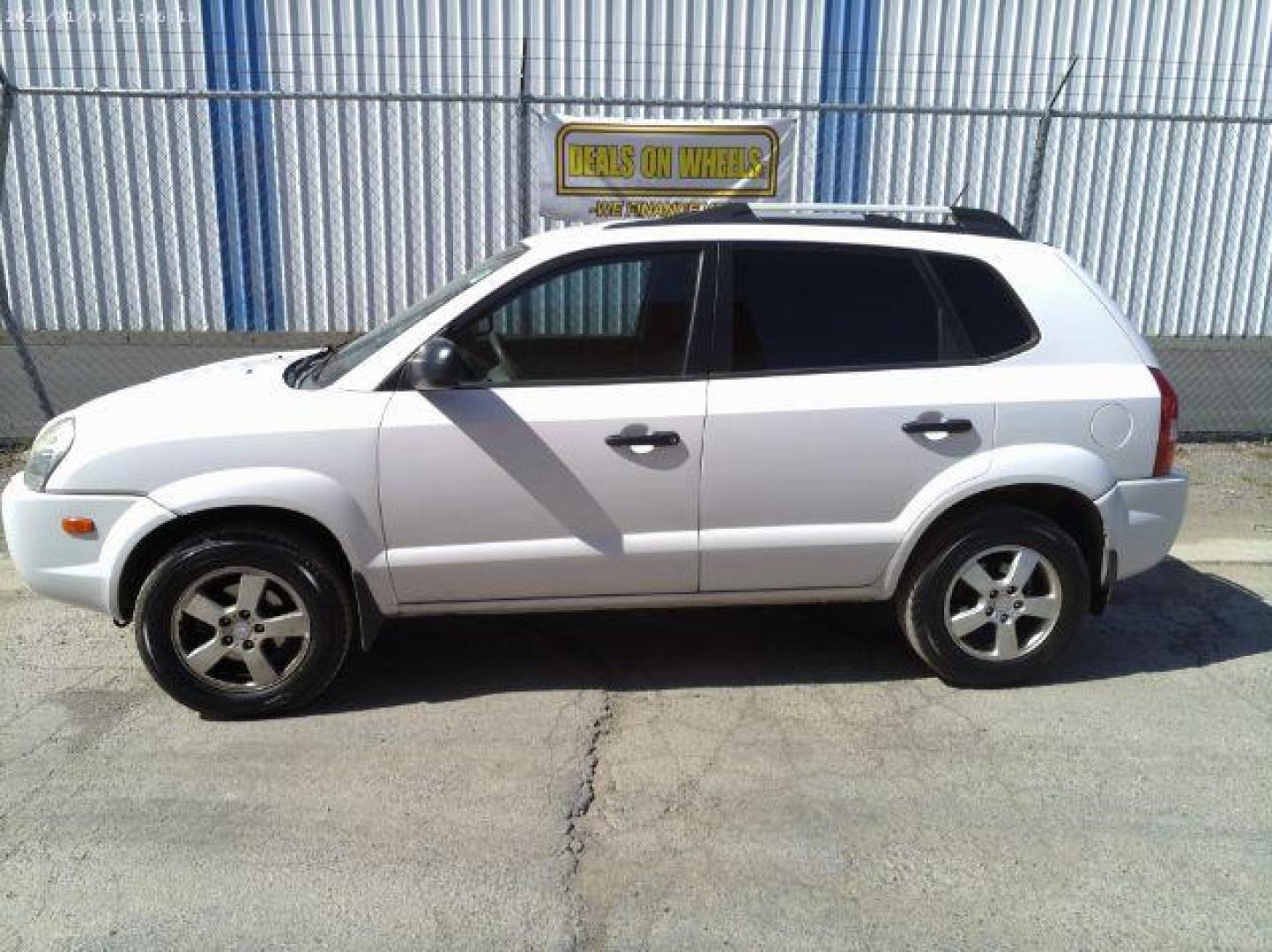 2008 Hyundai Tucson GLS (KM8JM12B88U) with an 2L I-4 DOHC engine, located at 601 E. Idaho St., Kalispell, MT, 59901, 0.000000, 0.000000 - Photo#1