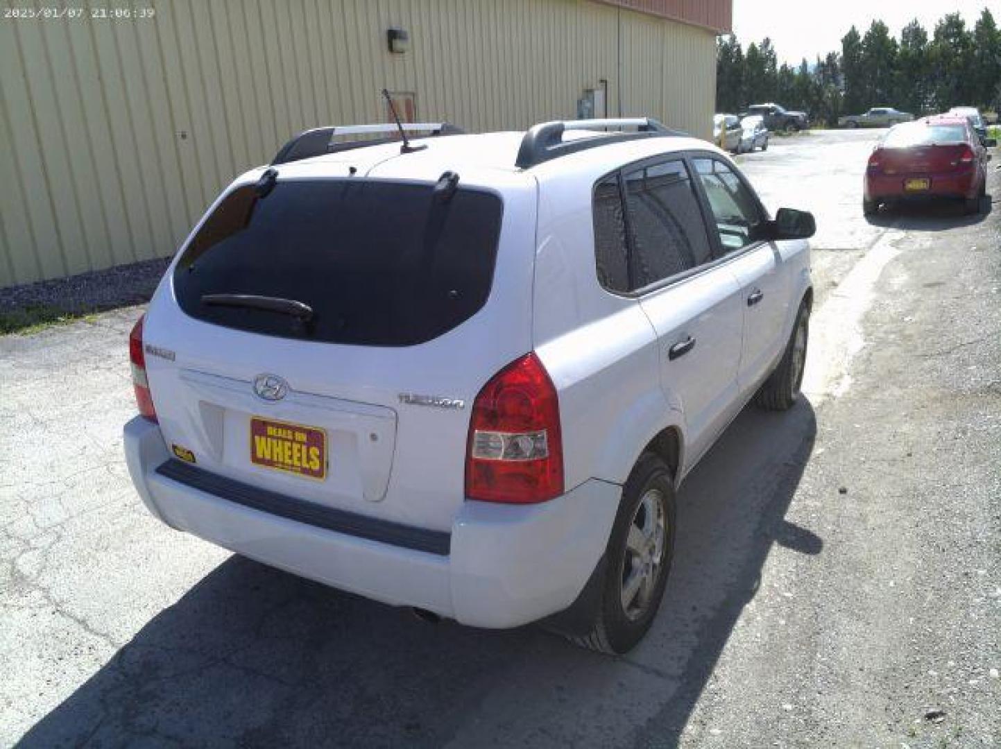 2008 Hyundai Tucson GLS (KM8JM12B88U) with an 2L I-4 DOHC engine, located at 601 E. Idaho St., Kalispell, MT, 59901, 0.000000, 0.000000 - Photo#3