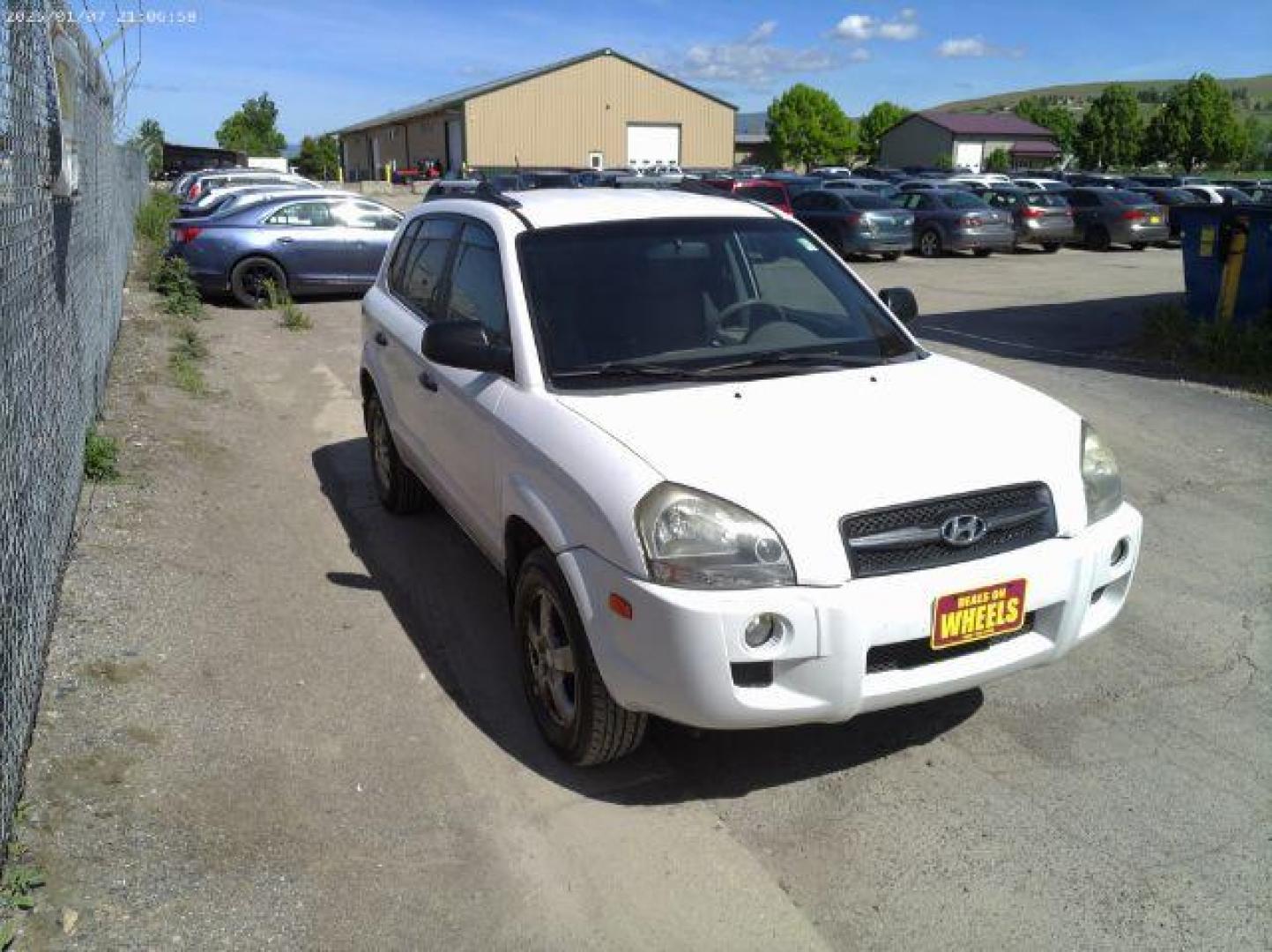2008 Hyundai Tucson GLS (KM8JM12B88U) with an 2L I-4 DOHC engine, located at 601 E. Idaho St., Kalispell, MT, 59901, 0.000000, 0.000000 - Photo#4