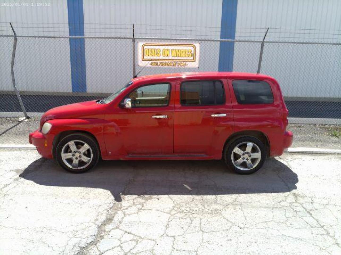 2009 Chevrolet HHR LT2 (3GNCA53VX9S) with an 2.4L L4 DOHC 16V engine, 4-Speed Automatic transmission, located at 601 E. Idaho St., Kalispell, MT, 59901, 0.000000, 0.000000 - Photo#1