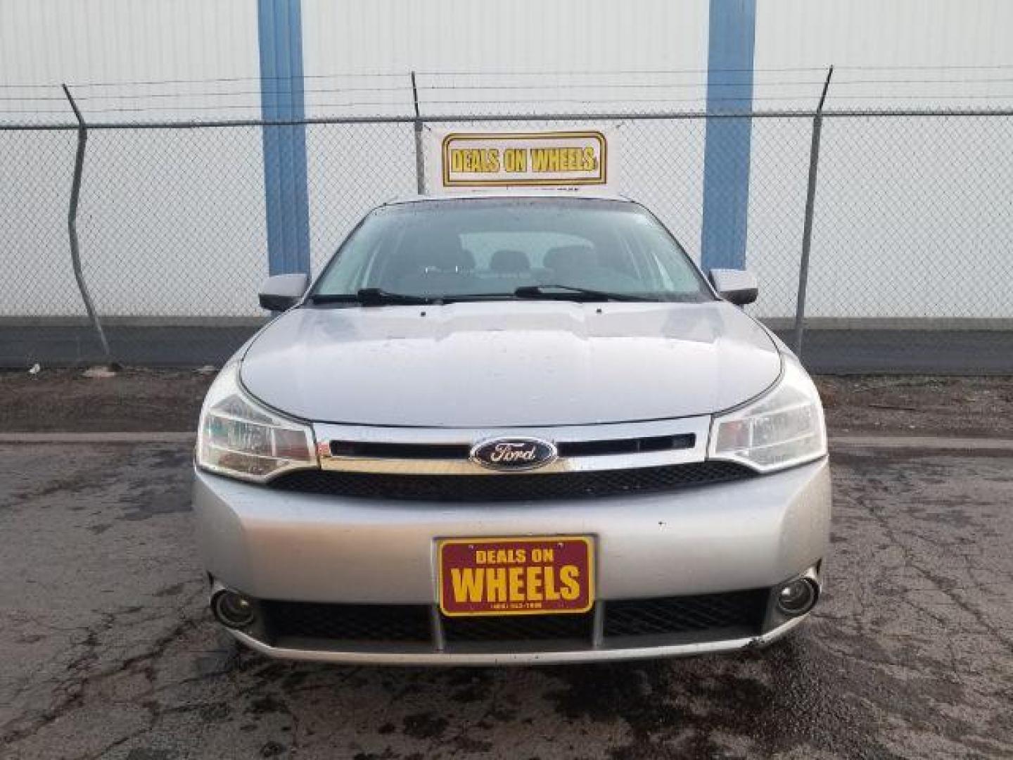 2009 Ford Focus SES Sedan (1FAHP36N99W) with an 2.0L L4 DOHC 16V engine, located at 1800 West Broadway, Missoula, 59808, (406) 543-1986, 46.881348, -114.023628 - Photo#1