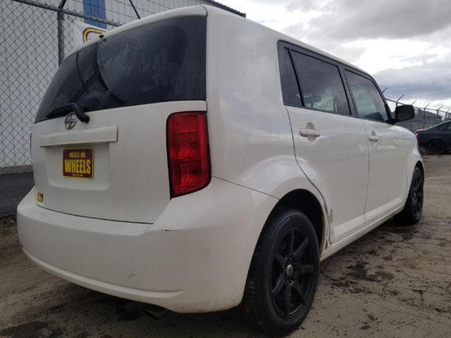2009 Scion xB 5- Door wagon (JTLKE50E891) , located at 1800 West Broadway, Missoula, 59808, (406) 543-1986, 46.881348, -114.023628 - Photo#4