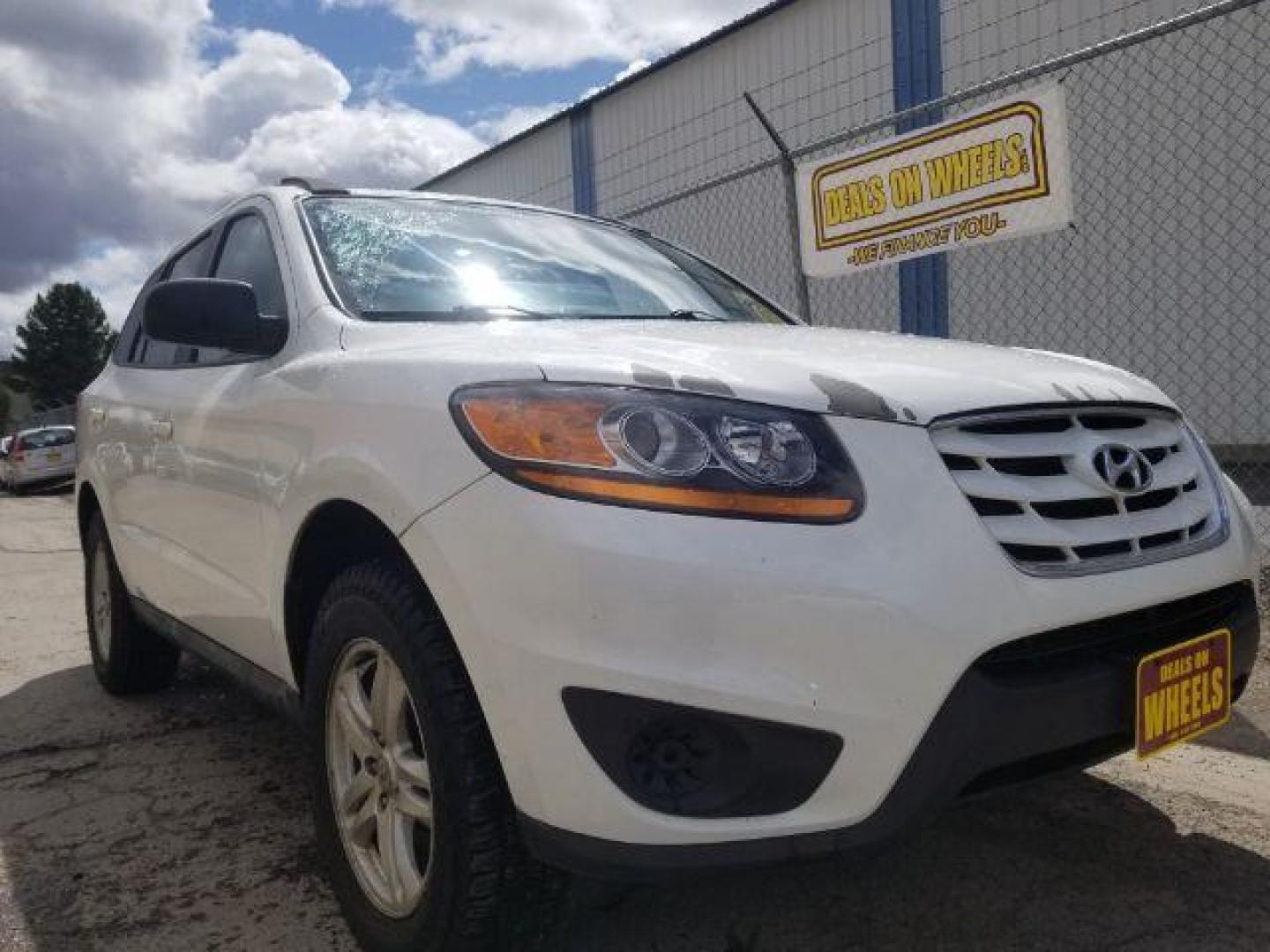2010 Hyundai Santa Fe GLS (5NMSGDAB0AH) with an 2.4L I-4 DOHC engine, located at 1821 N Montana Ave., Helena, MT, 59601, 0.000000, 0.000000 - Photo#2