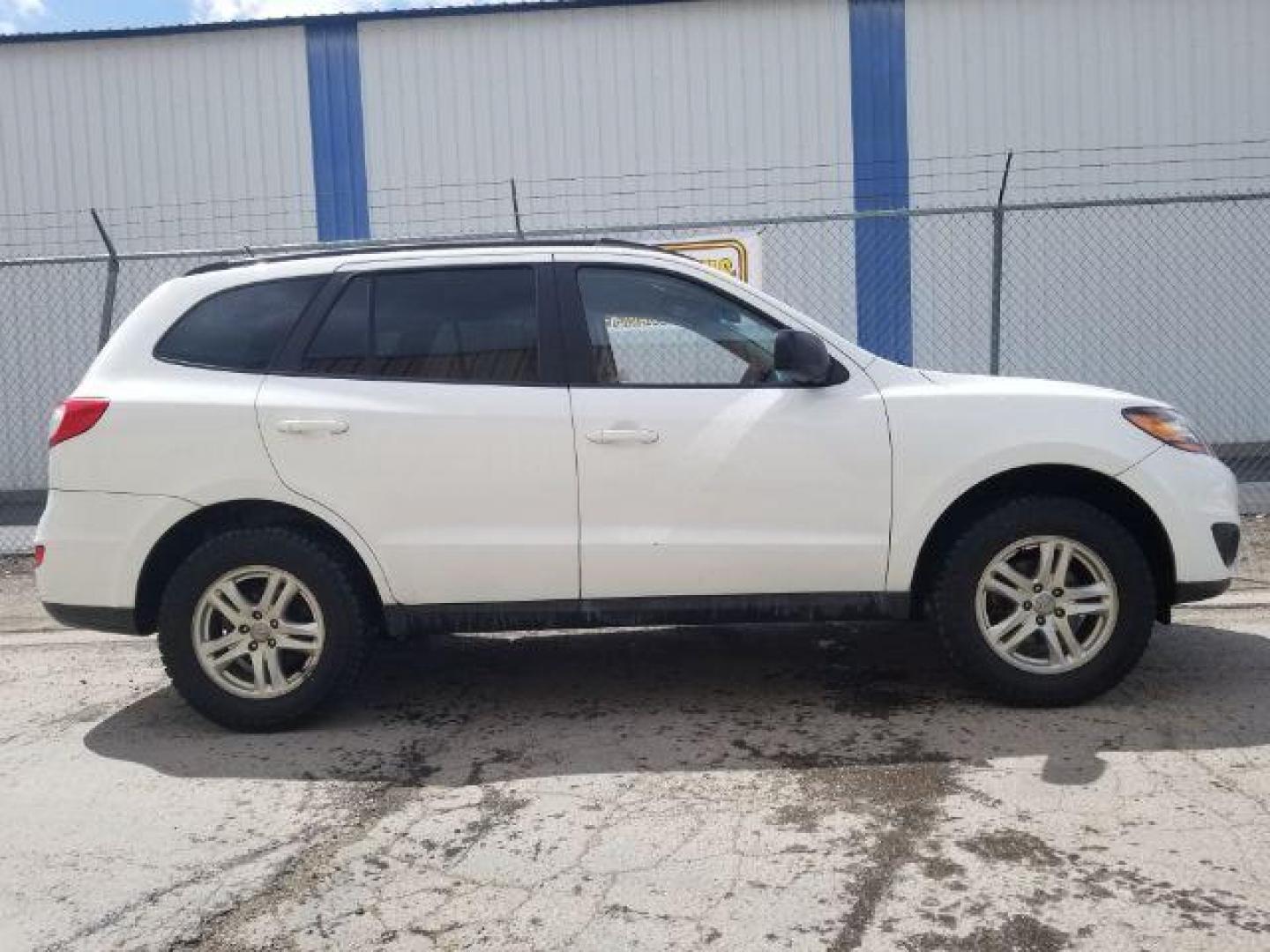 2010 Hyundai Santa Fe GLS (5NMSGDAB0AH) with an 2.4L I-4 DOHC engine, located at 1821 N Montana Ave., Helena, MT, 59601, 0.000000, 0.000000 - Photo#3