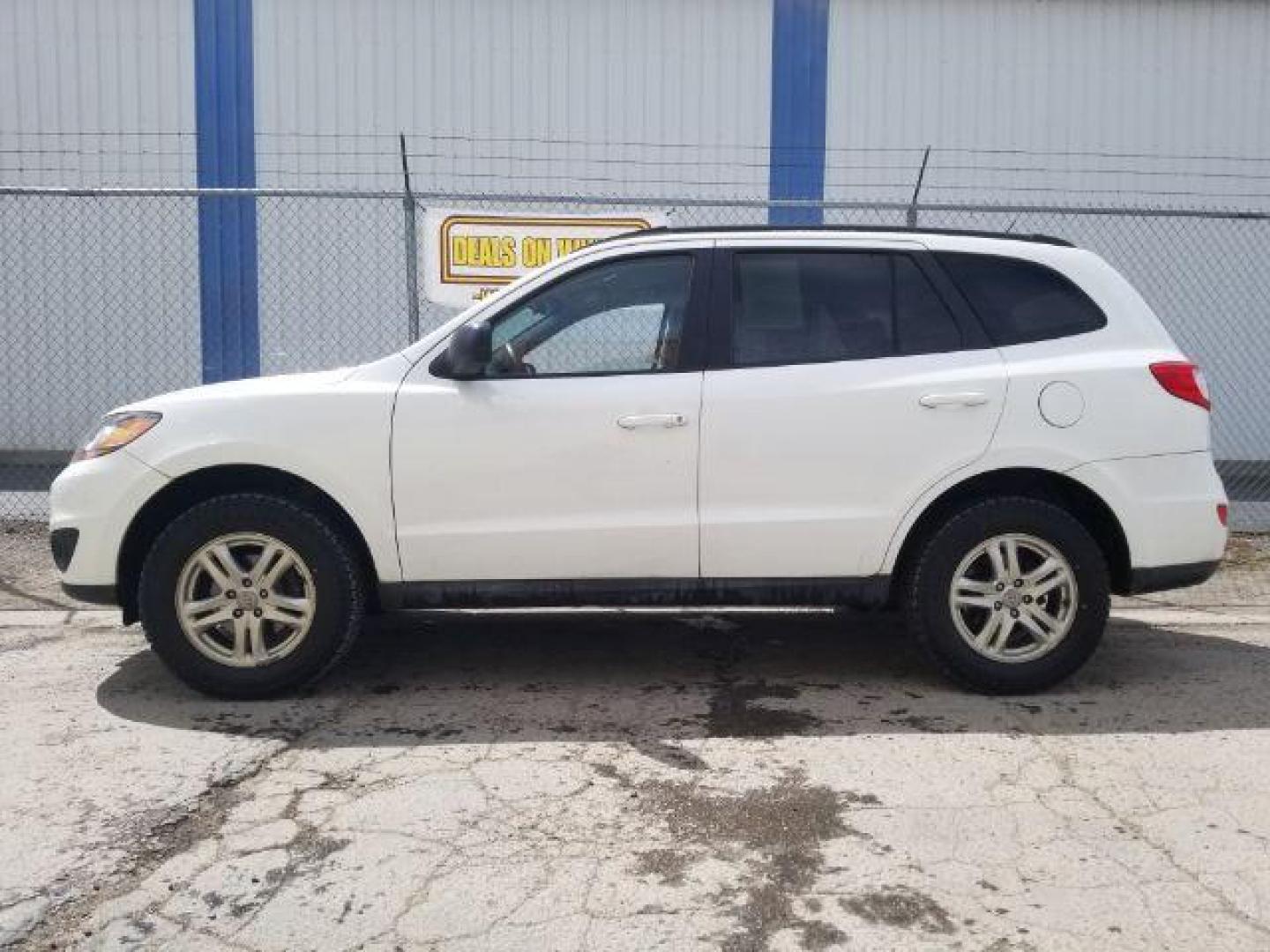 2010 Hyundai Santa Fe GLS (5NMSGDAB0AH) with an 2.4L I-4 DOHC engine, located at 1821 N Montana Ave., Helena, MT, 59601, 0.000000, 0.000000 - Photo#6