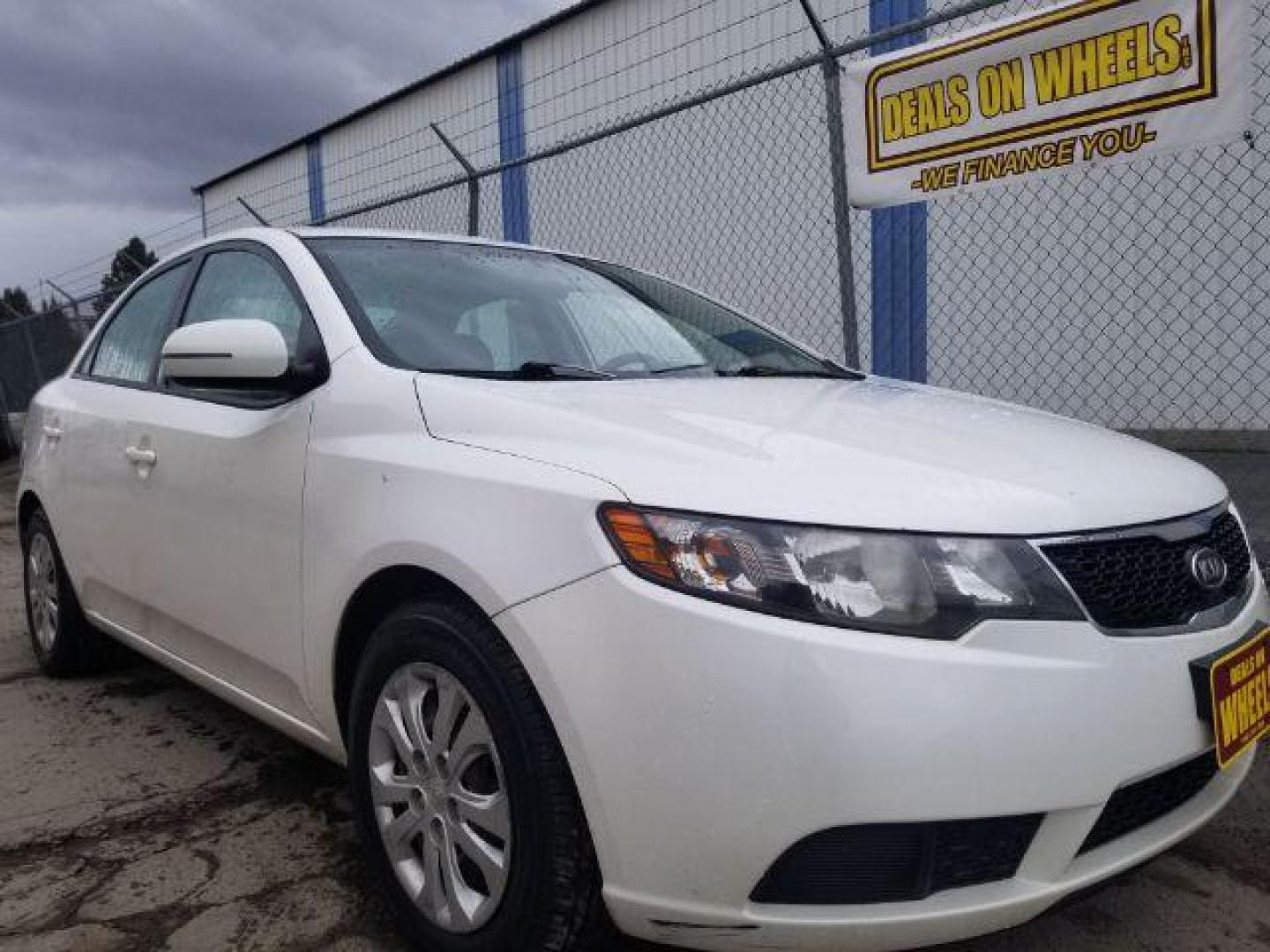 2013 Kia Forte EX (KNAFU4A26D5) with an 2L I-4 DOHC engine, located at 4801 10th Ave S,, Great Falls, MT, 59405, 0.000000, 0.000000 - Photo#2