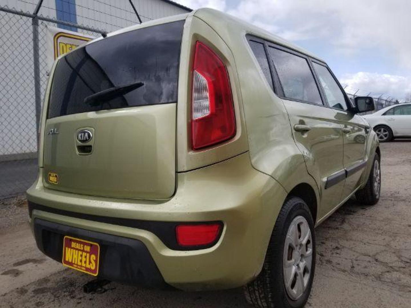 2013 Kia Soul Base (KNDJT2A57D7) with an 1.6L L4 DOHC 16V engine, Automatic transmission, located at 4047 Montana Ave., Billings, MT, 59101, 45.770847, -108.529800 - Photo#4