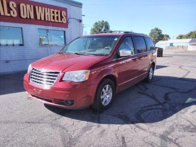 photo of 2008 Chrysler Town  and  Country