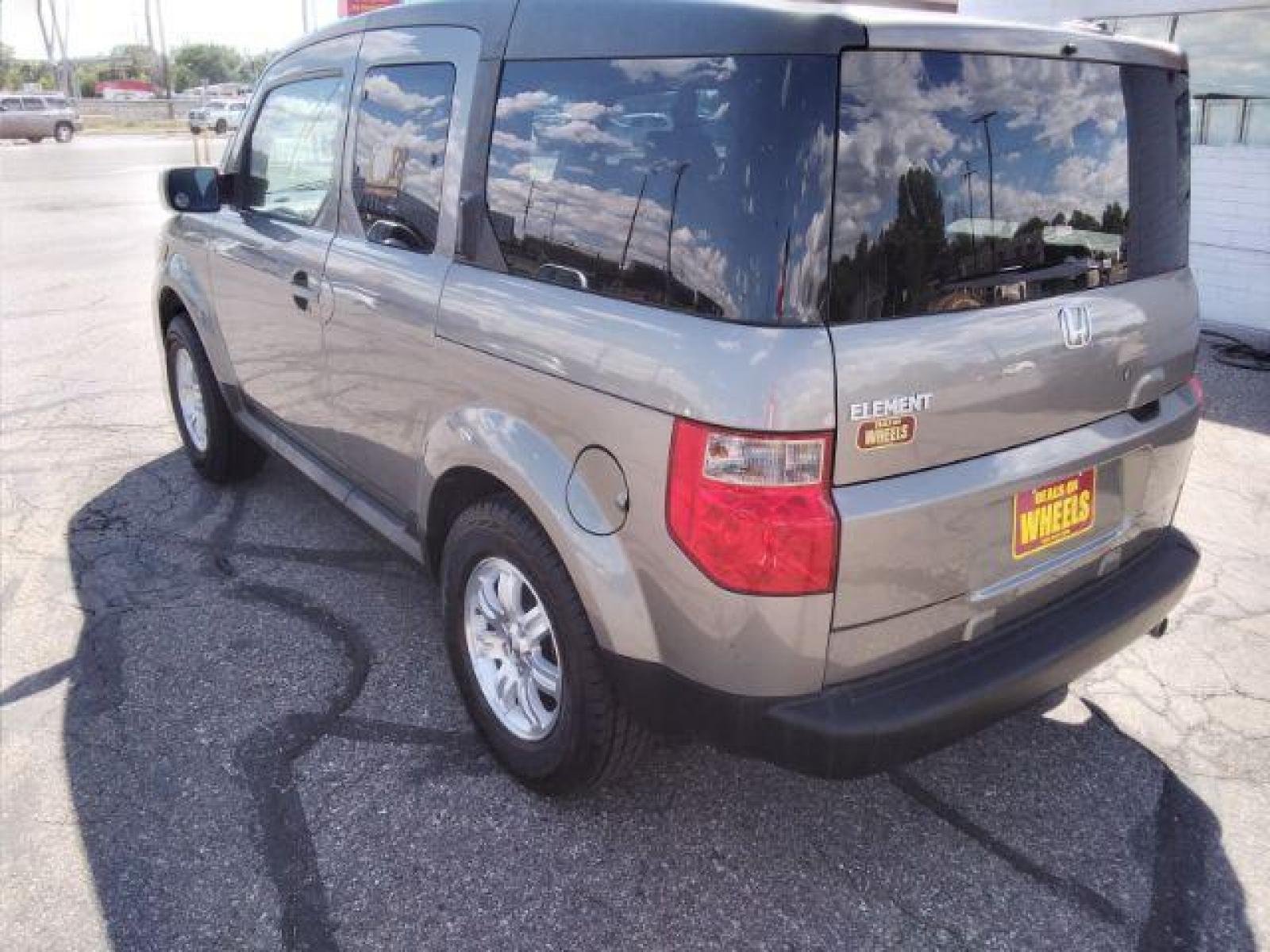 2007 Honda Element EX 2WD AT (5J6YH18777L) with an 2.4L L4 DOHC 16V engine, 5-Speed Automatic transmission, located at 4047 Montana Ave, Billings, MT, 59101, (406) 543-1986, 45.770824, -108.529411 - Photo #2
