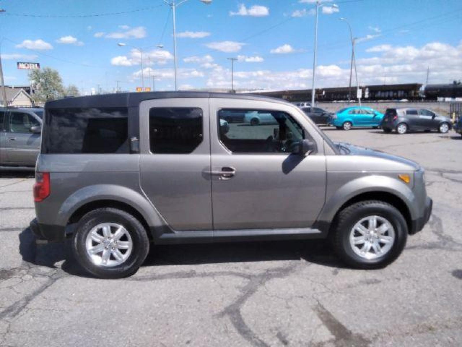 2007 Honda Element EX 2WD AT (5J6YH18777L) with an 2.4L L4 DOHC 16V engine, 5-Speed Automatic transmission, located at 4047 Montana Ave, Billings, MT, 59101, (406) 543-1986, 45.770824, -108.529411 - Photo #5